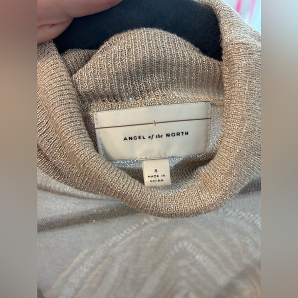 Anthropologie tan shimmer turtle neck size small - Picture 5 of 5